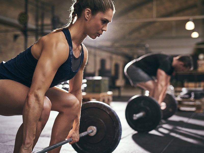 femme faisant sur sport en musculation lovatoy