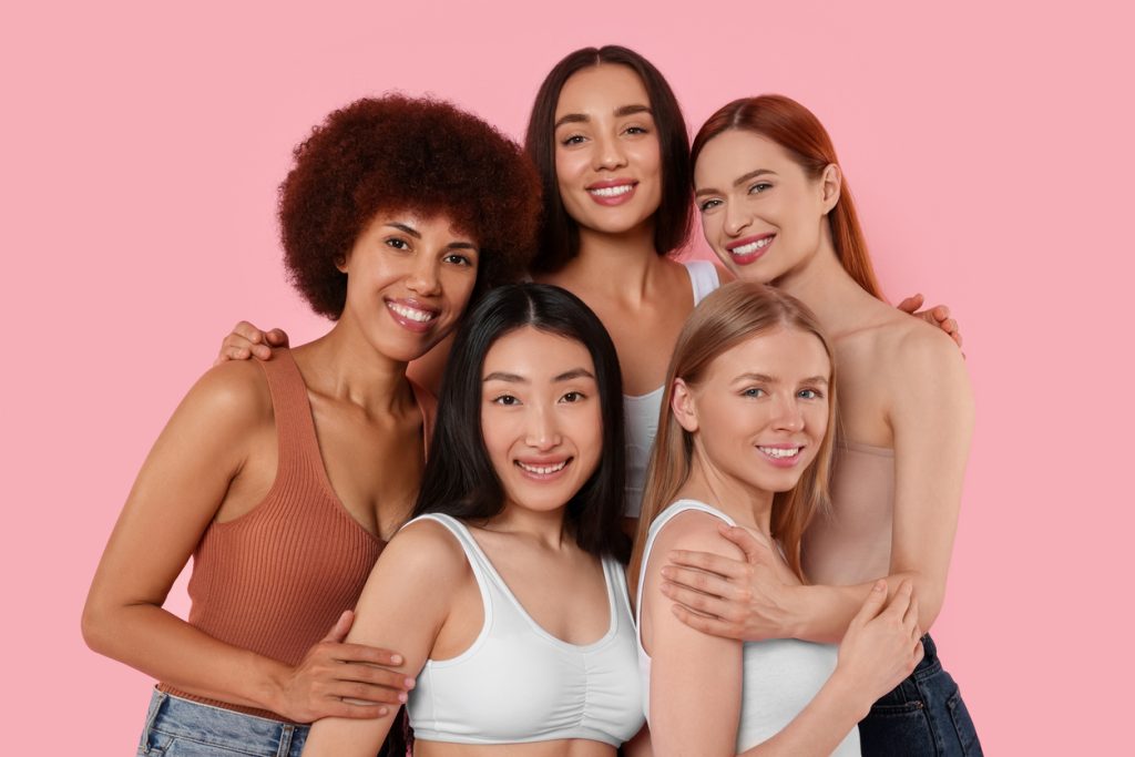 groupe de femmes heureuses