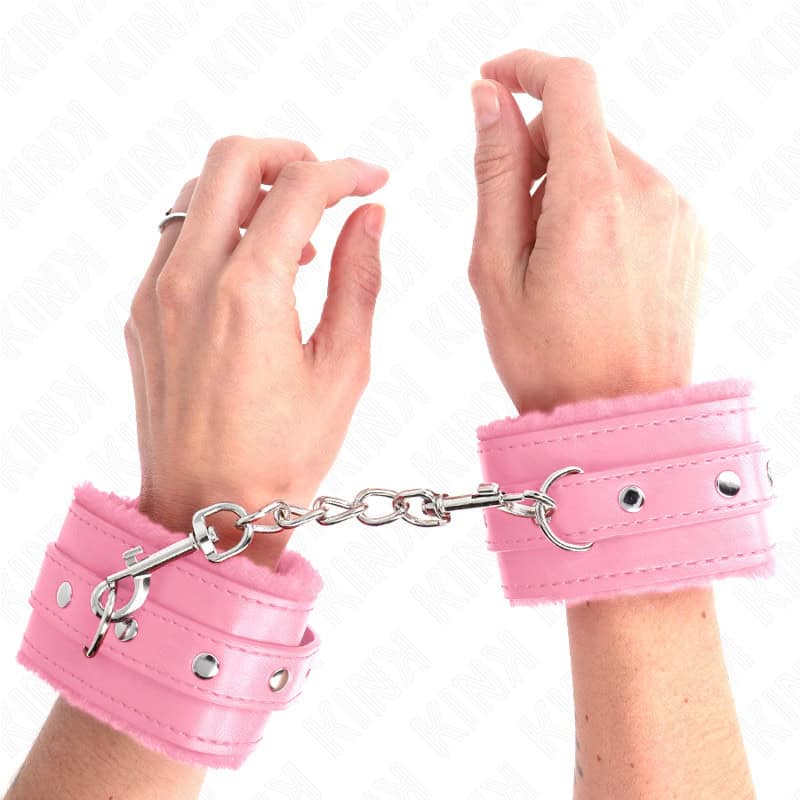 KINK - APPUI-POIGNETS DOUBLÉS DE FOURRURE PREMIUM ROSE AVEC CEINTURE ROSE RÉGLABLE 17-29 CM X 6 CM – Image 4