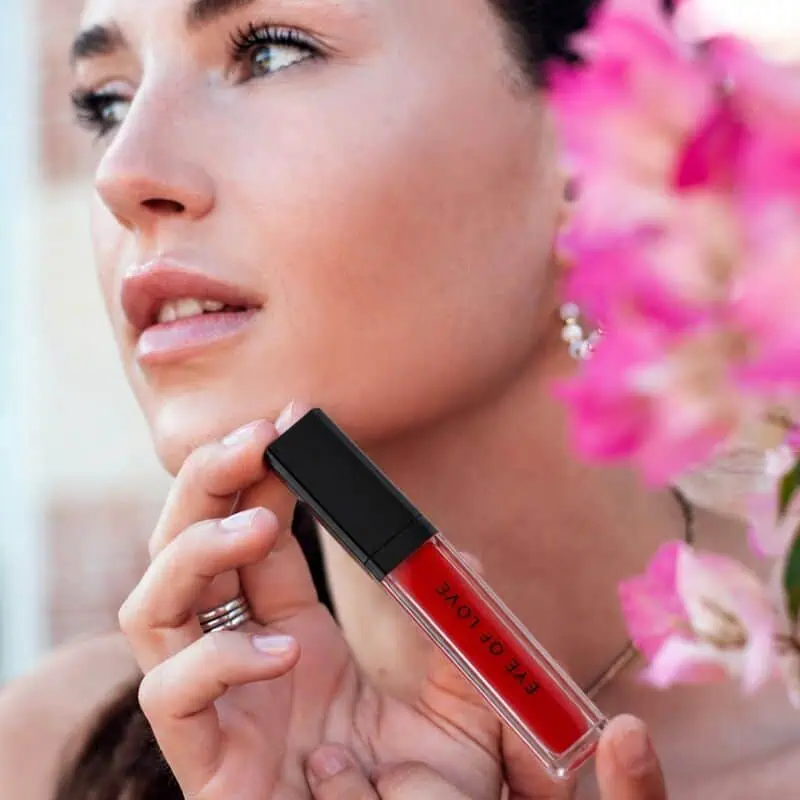 EYE OF LOVE - MATCHMAKER CRIMSON KISS GLOSS À LÈVRES ROUGE EFFET VOLUMISANT AUX PHÉROMONES 8,5 ML – Image 3